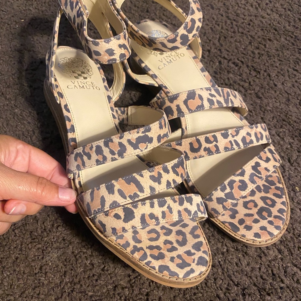 Like New Vince Camuto Leopard Sandals Sz 9 - Picture 4 of 6